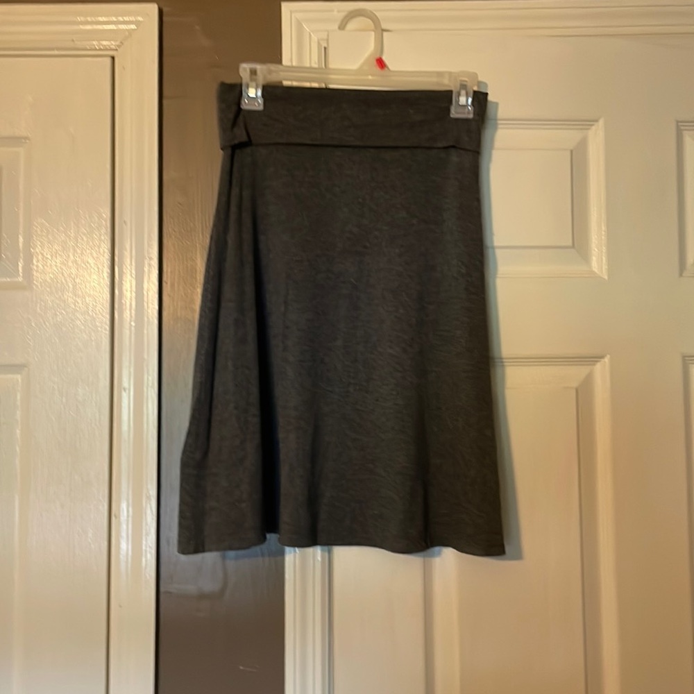 Versatile grey skirt